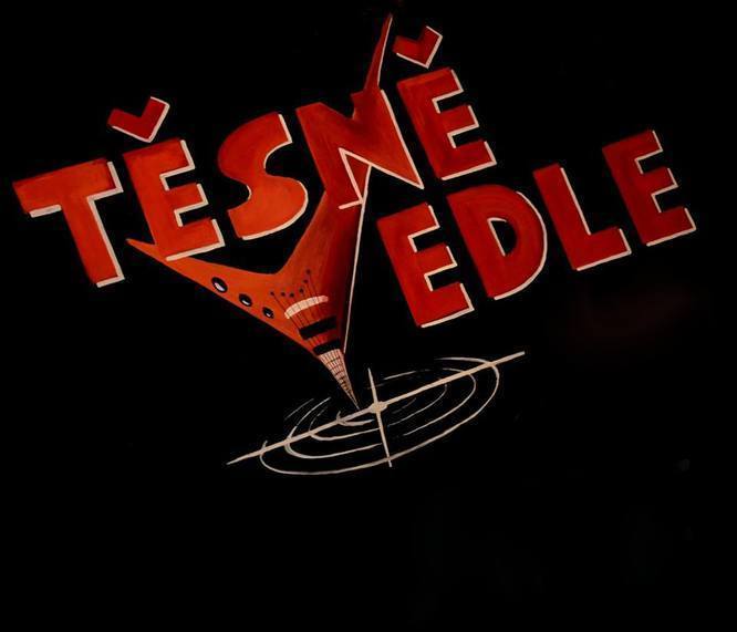 Těsně Vedle