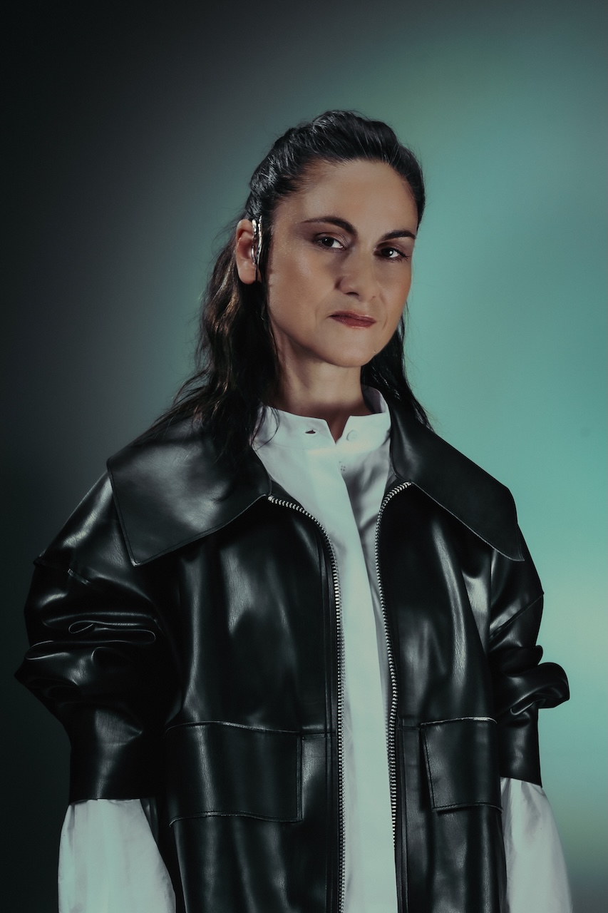 Zpěvačka Lenka Dusilová v černé kožené bundě